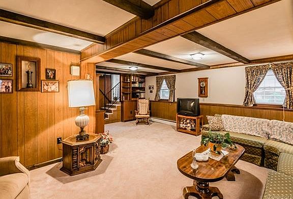 4th image of 43 Woodside Ln