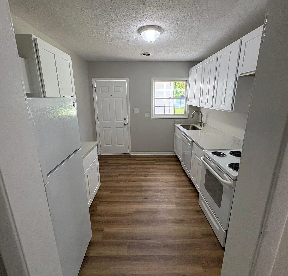 3 bed, 1.0 bath, 1264 sqft, $1,350 — Photo 4