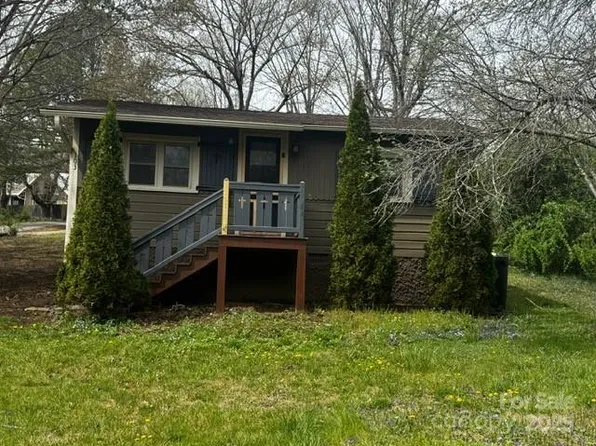 103 Gragg St, Black Mountain, NC 28711