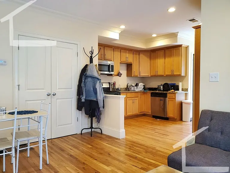 23 Lothrop St #2 — Photo 4
