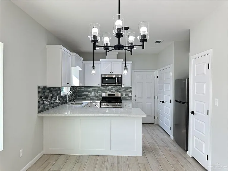 816 N Clarence Ave #3 — Photo 3