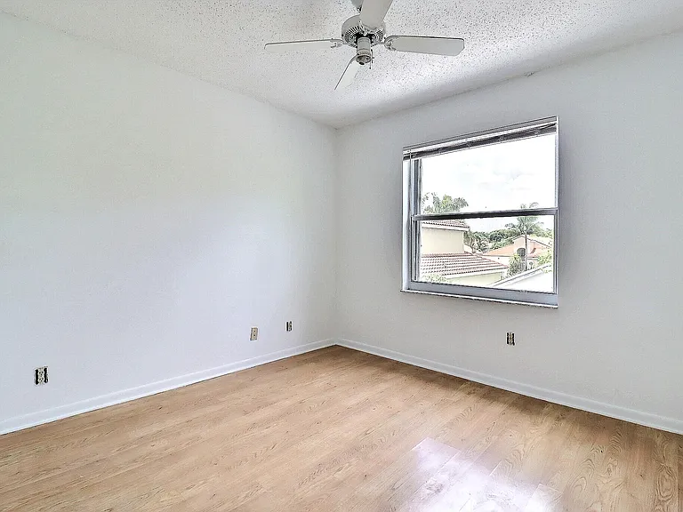 9401 Aegean Dr — Photo 22