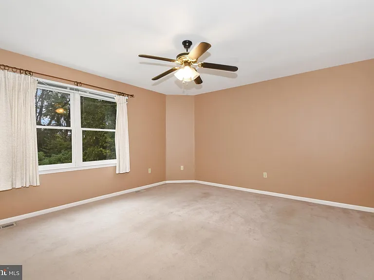 307 Jonathan Ct — Photo 16