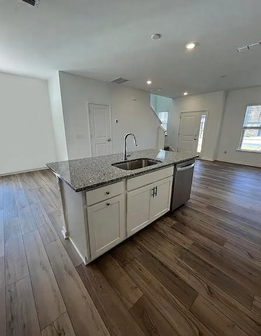 3 bed, 2.5 bath, 1487 sqft, $1,960 — Photo 3