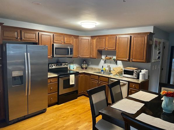 10 Erick Rd APT 5, Mansfield, MA 02048