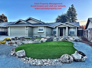 1622 S Peppertree Ct, Visalia, CA 93277