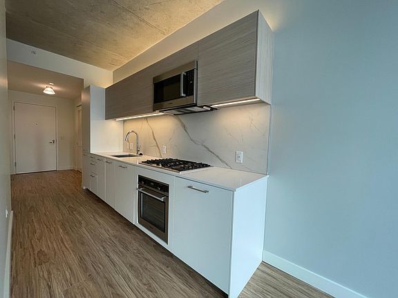 3rd image of 641 W Lake St Suite 500