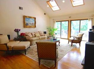 251 E Townline Rd, West Nyack, NY 10994