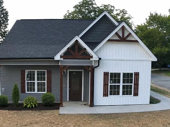 1726 Foust Rd, Greensboro, NC 27405