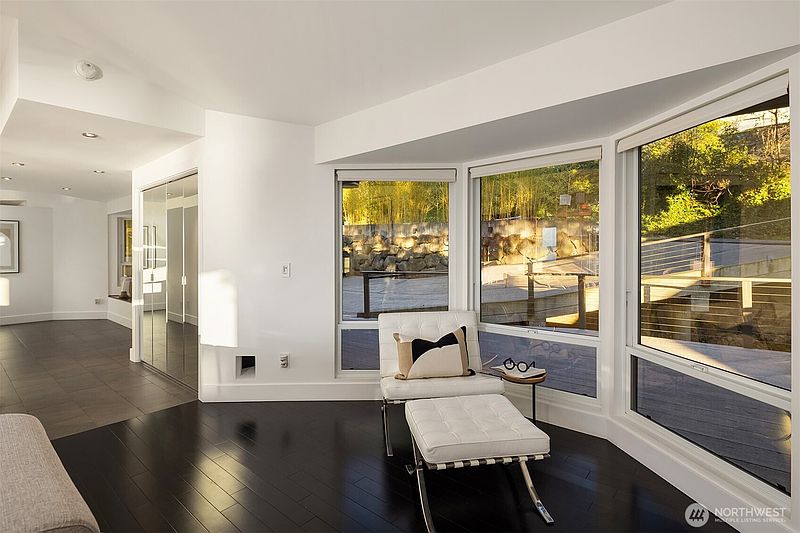 4th image of 15733 25th Avenue SW