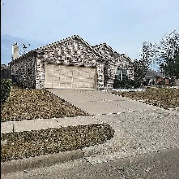 4 bed, 1955 sqft, $2,400 — Photo 2