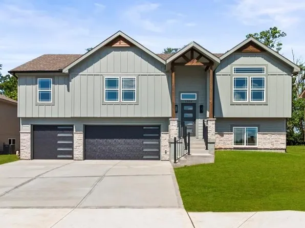 1308 N Holland Dr, Independence, MO 64056