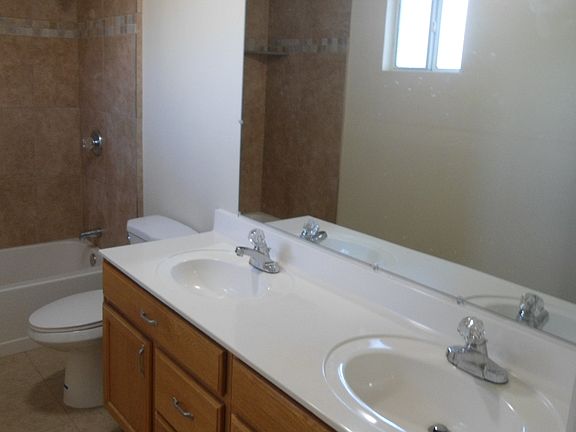 4th image of 2728 W Belmont Ave