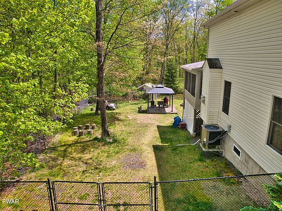 4th image of 104 Montauk Ct