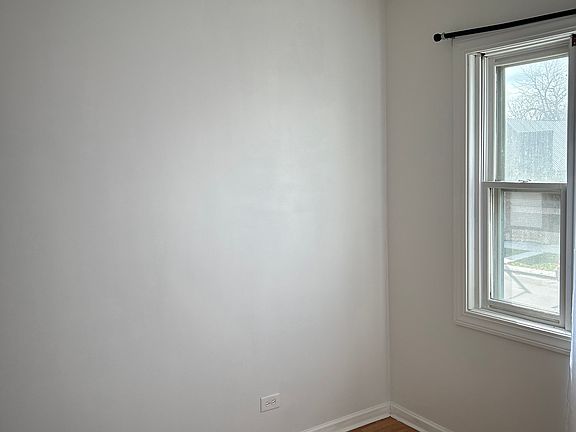 2nd image of 5005 Magoun Ave #2