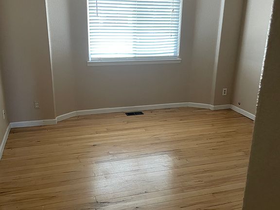 4th image of 230 S Siesta Dr