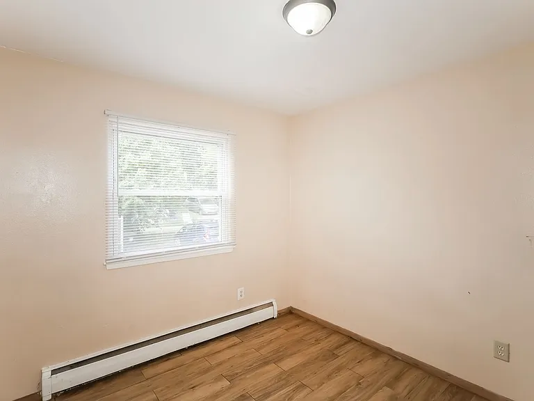 1015 York Ave — Photo 40