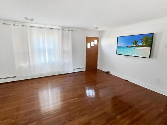 3rd image of 13 Nanticoke Rd