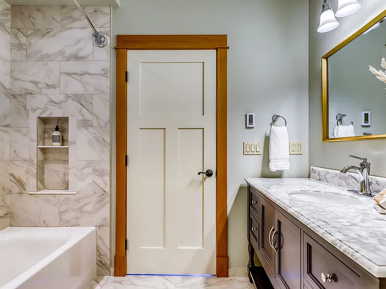 Guest bath with tub and shower