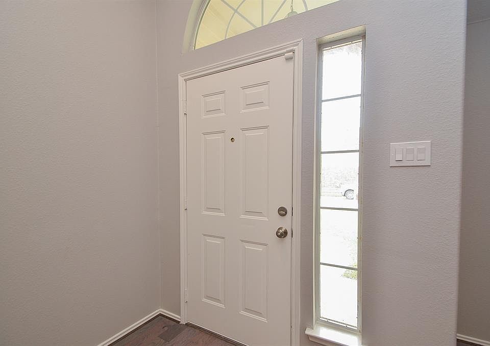 1st image of 515 Northvalley Dr