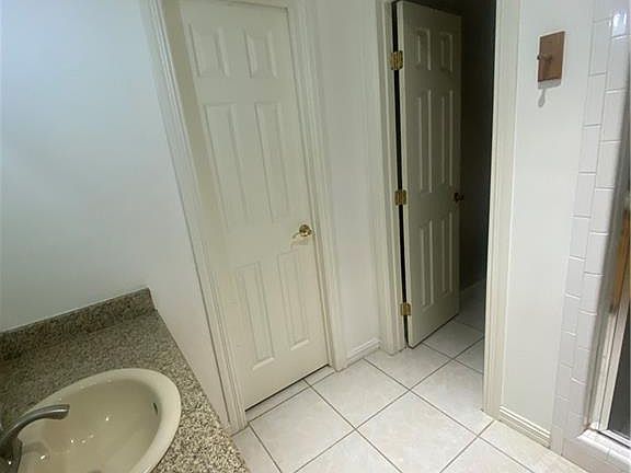 5th image of 802 Tierra Linda Cir W