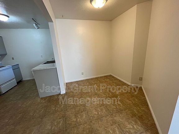 4th image of 631 Hoopes Ave #3