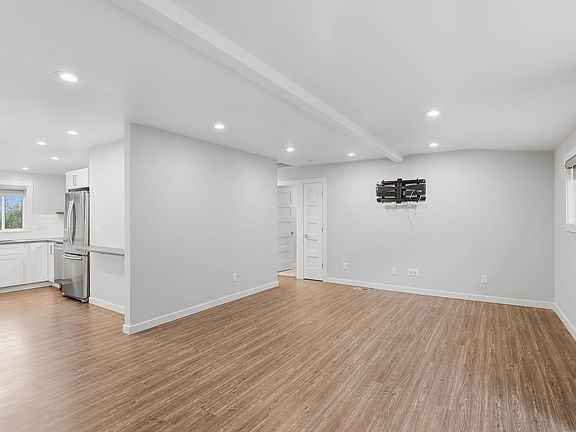 4th image of 18308 Upper Midhill Dr