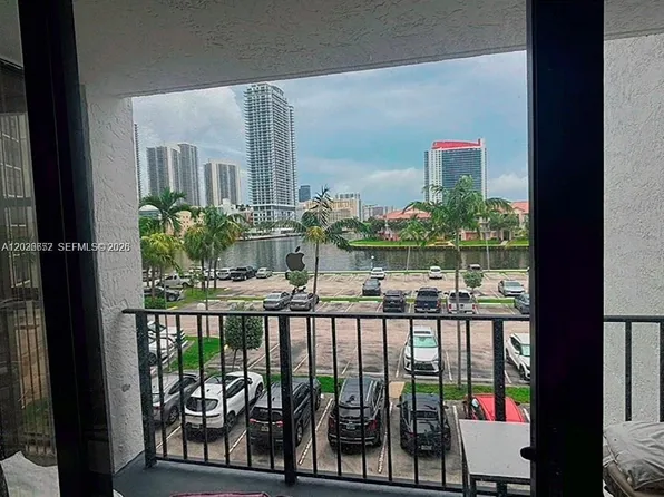 200 Leslie Dr APT 324, Hallandale Beach, FL 33009
