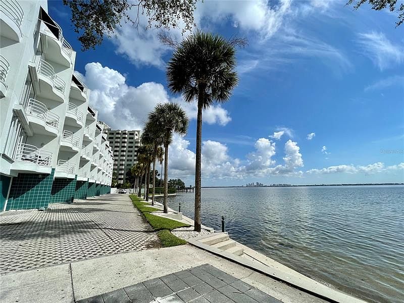 1st image of 4950 Bayshore Blvd APT 10