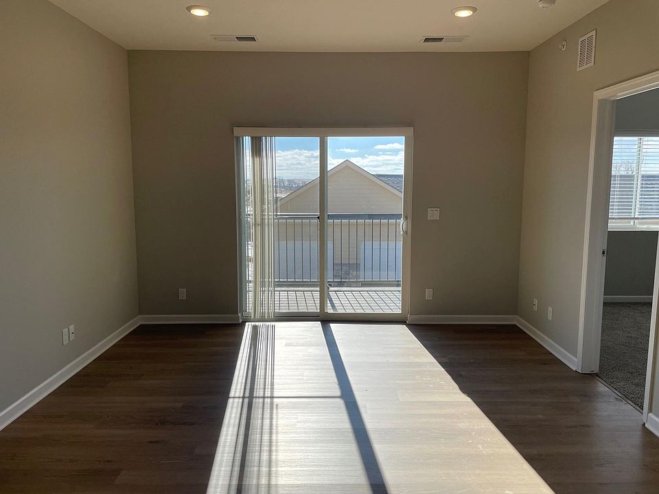 2nd image of 18743 Oakmont Dr #210