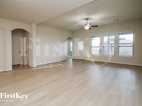 2nd image of 2826 Torrey Pines Dr #Do