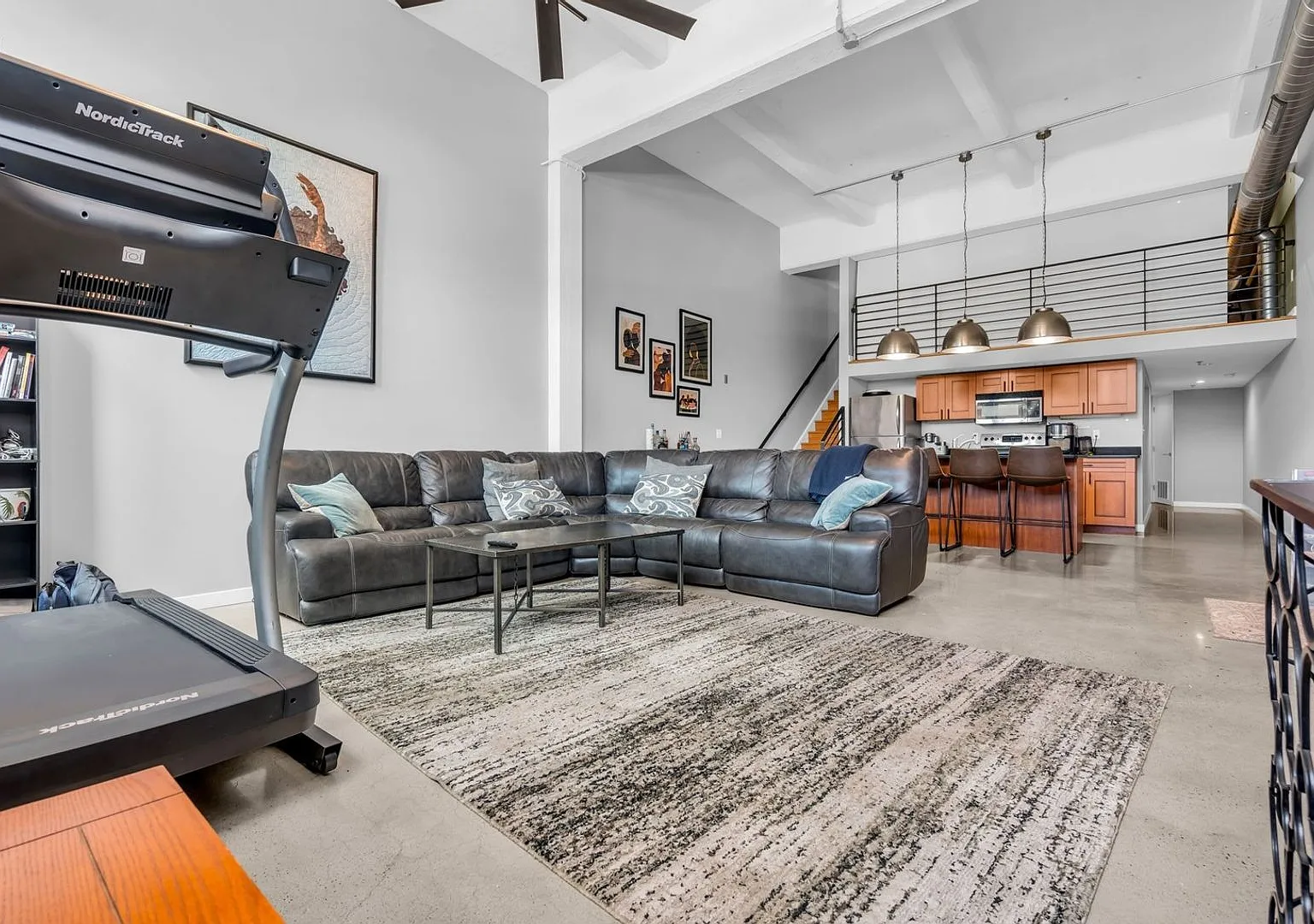 Spacious 2BR Condo in Philadelphia — Photo 1