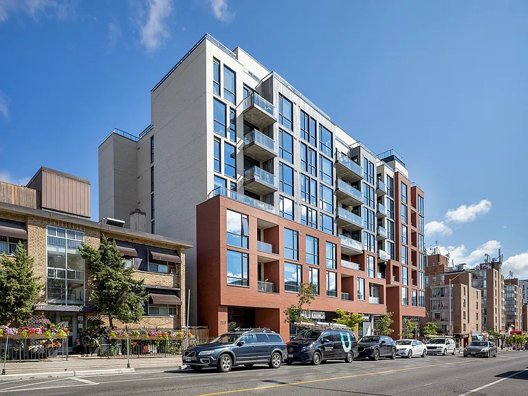 2118 Bloor St W #407 — Photo 2