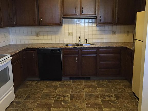 Kitchen with refrigerator, dishwasher and stove
