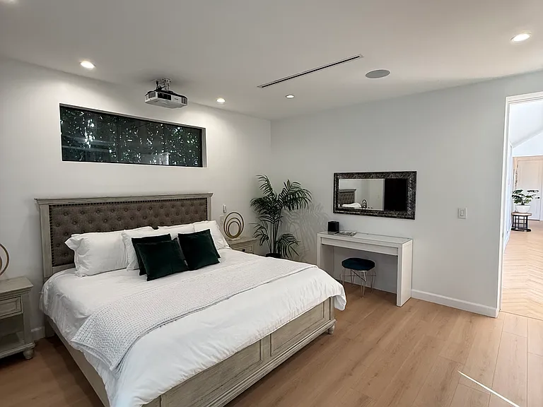 8700 Dorrington Ave — Photo 25