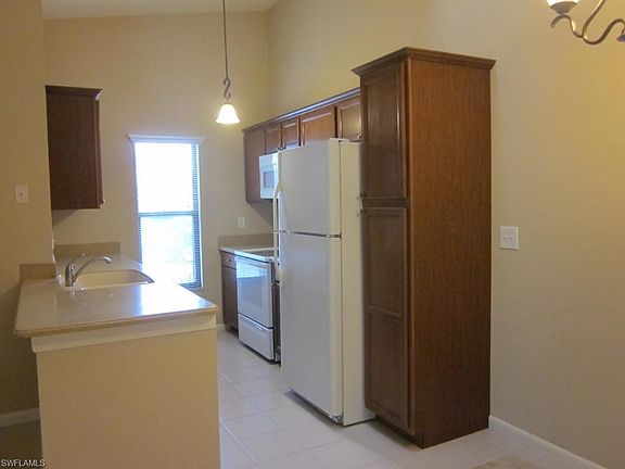 3rd image of 804 SW 47th Ter APT 101