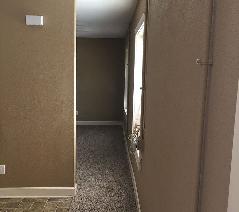 1st image of 911 W 40th Ter APT 6