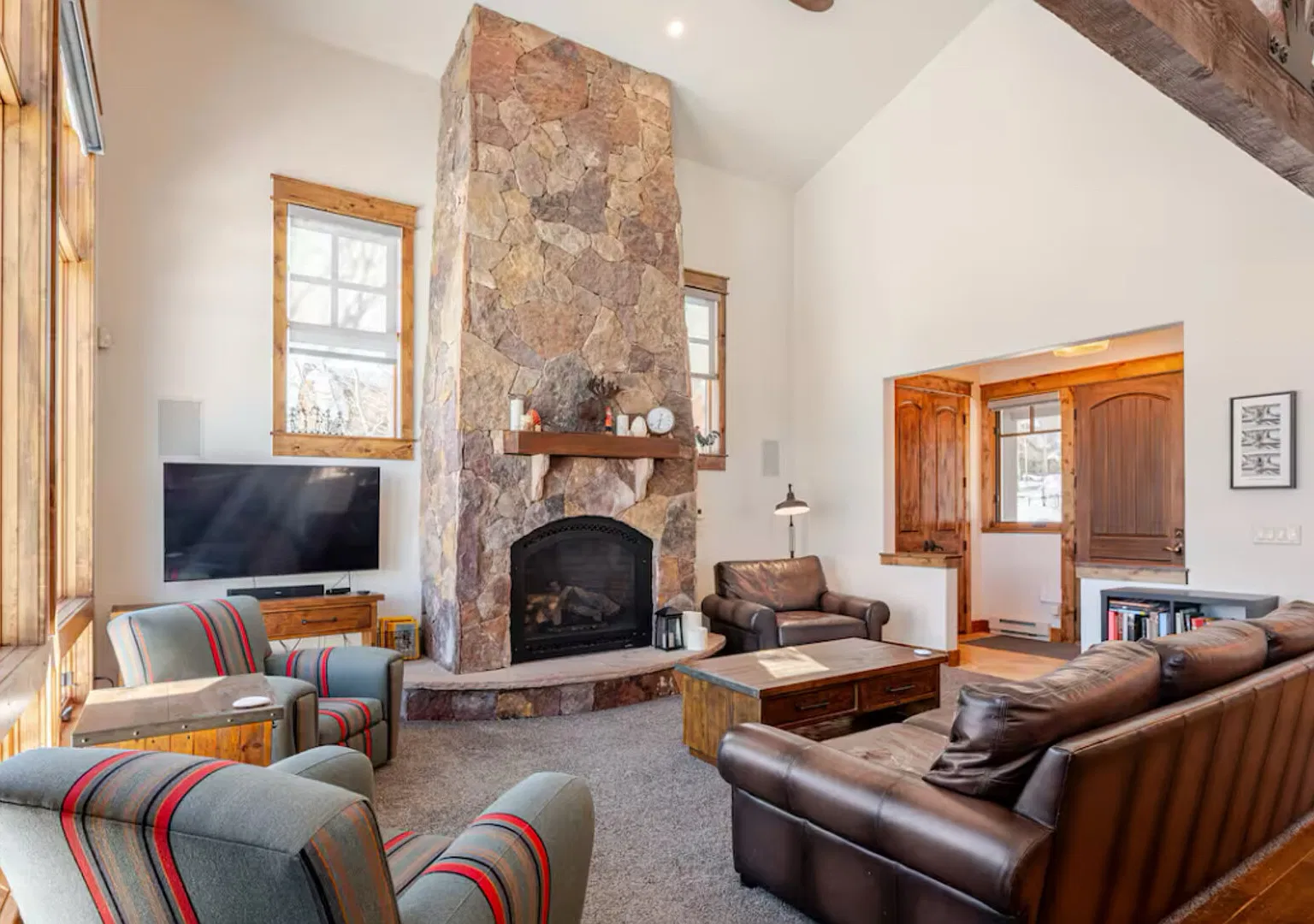 Cove Chalet — Photo 1