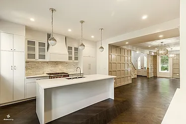 Rented by Dixon Advisory USA Inc.