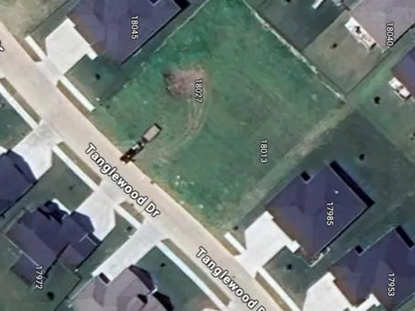 18013 Tanglewood Dr, Clive, IA 50325