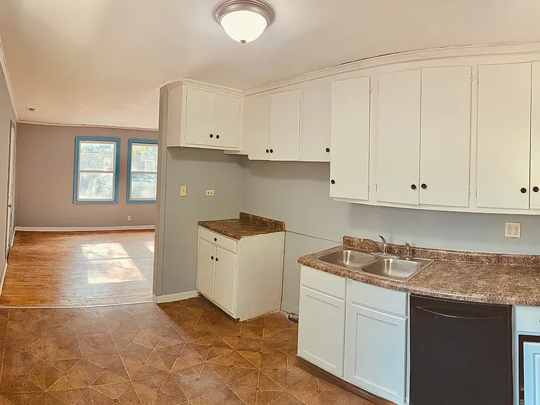 4335 E Bayley Dr — Photo 3