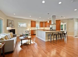 353 Roslyn Pl, Minneapolis, MN 55419