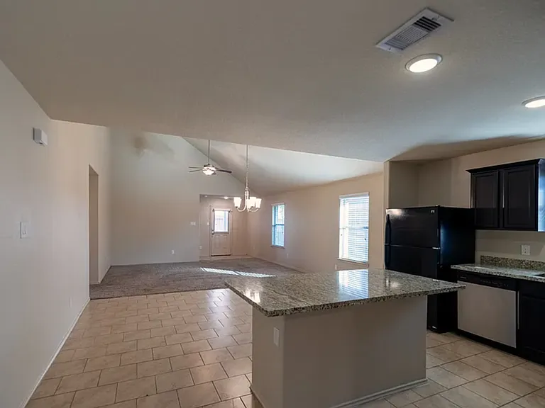 19115 Warlander Ct — Photo 2