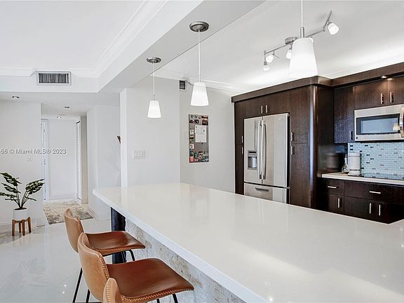 5th image of 2780 NE 183rd St APT 1404