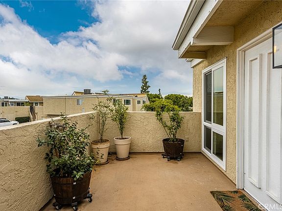 3rd image of 16 Oval Rd