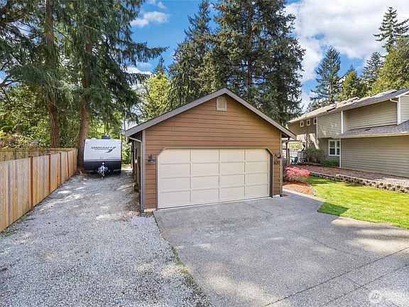 4th image of 1620 186th Avenue E