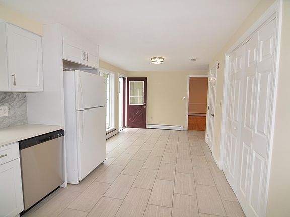 4th image of 158 Cocasset St