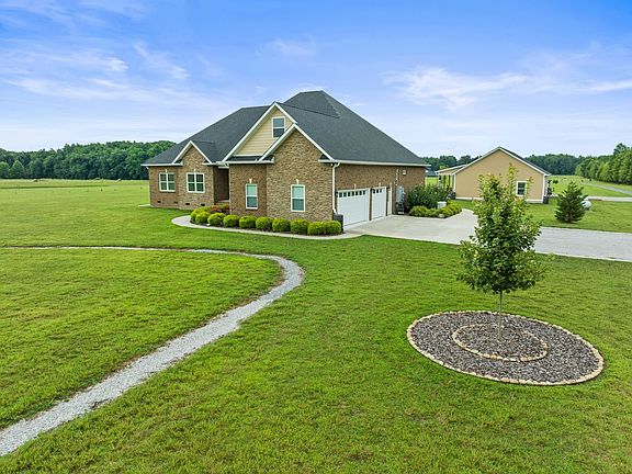 3rd image of 285 Hancock Ln