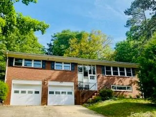 1525 16th Avenue Cir NW, Hickory, NC 28601