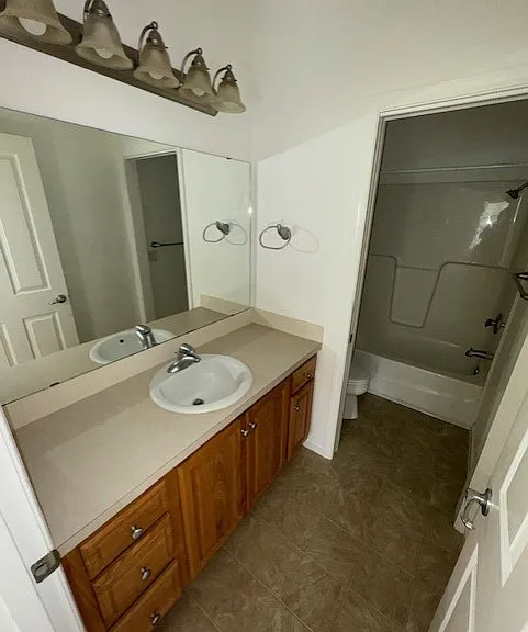 4632 SW 47th Pl — Photo 2